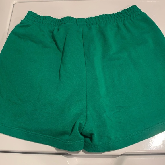 EUC H & M brand Divided  Kelly green shorts 2 pockets at side Sz S - Picture 5 of 8
